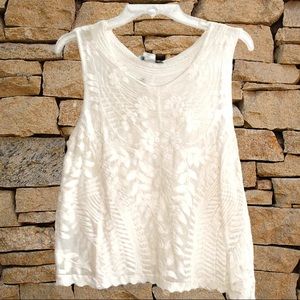 🍀New Gorgeous sheer and embroidered top